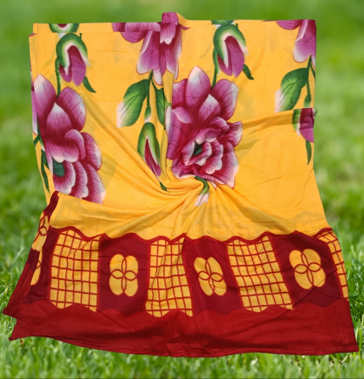 Bright Yellow and Red Design Bedsheet ├ó┬Ç┬ô Size 6├â┬ù5