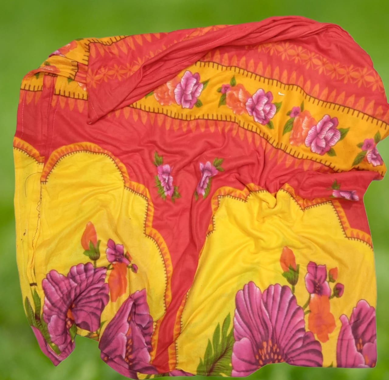 6├â┬ù5 Super soft luxurious bed mink blanket with a random floral print in red and yellow.