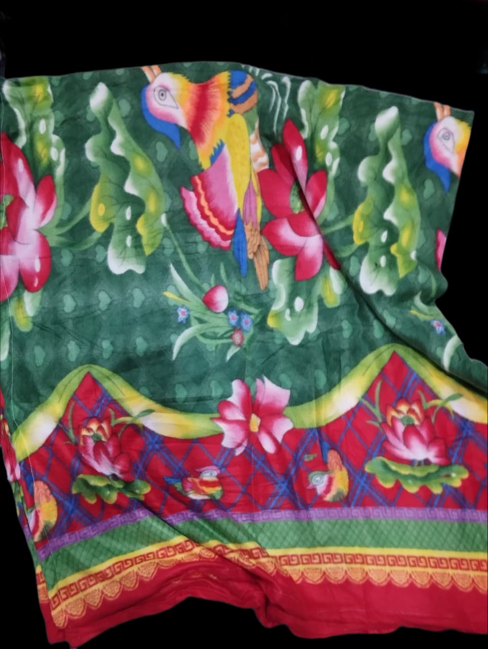 Vibrant Parrot & Tropical Flower Print Bedsheet ├ó┬Ç┬ô 6├â┬ù5