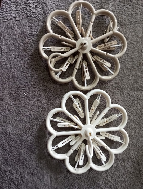 High Quality Baby Clothes Hanger with Clips/Kids Items/Gift For Newborn Baby