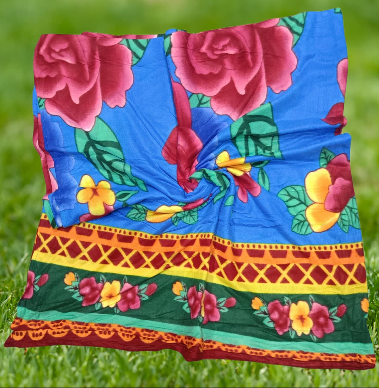 6├â┬ù5 Plush Fleece Blanket with Vibrant Floral Pattern & Striped Border
